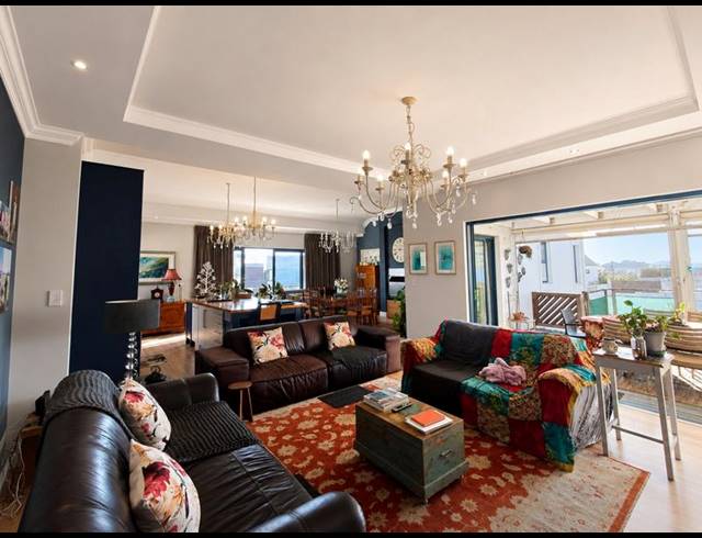 6 BEDROOM HOUSE FOR SALE IN PEARL BAY